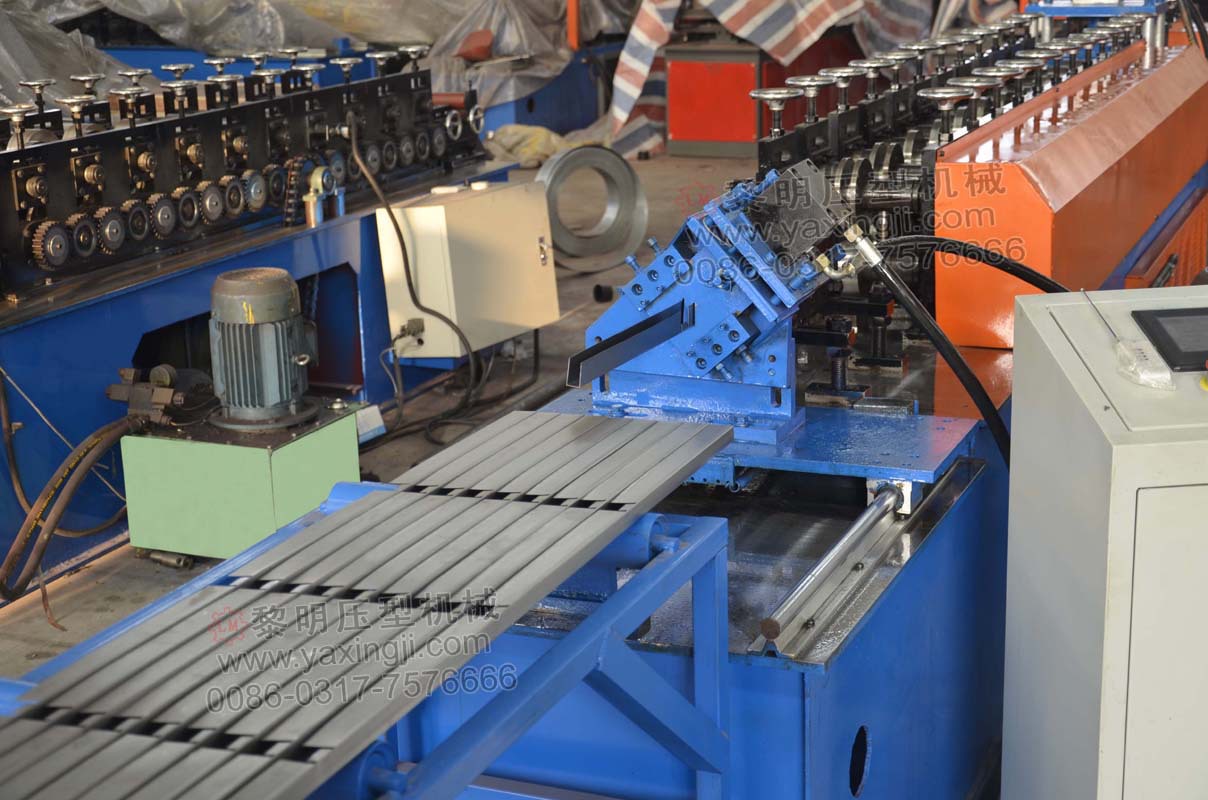 出口日本轻钢吊顶龙骨机 自动冲孔轻钢龙骨生产线 品质保证