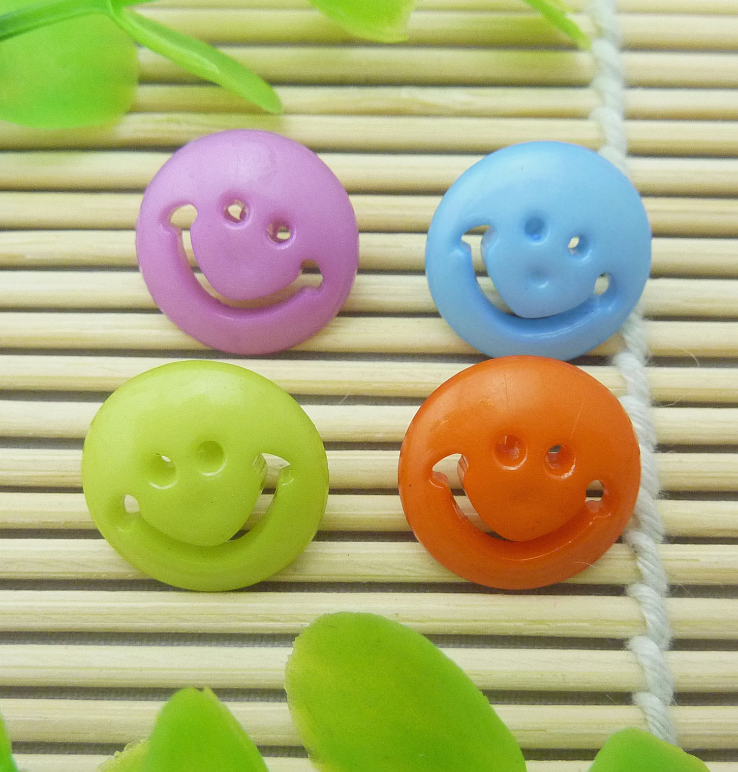 金福达零售批发多色卡通儿童树脂纽扣,娃娃笑脸纽扣,c-23