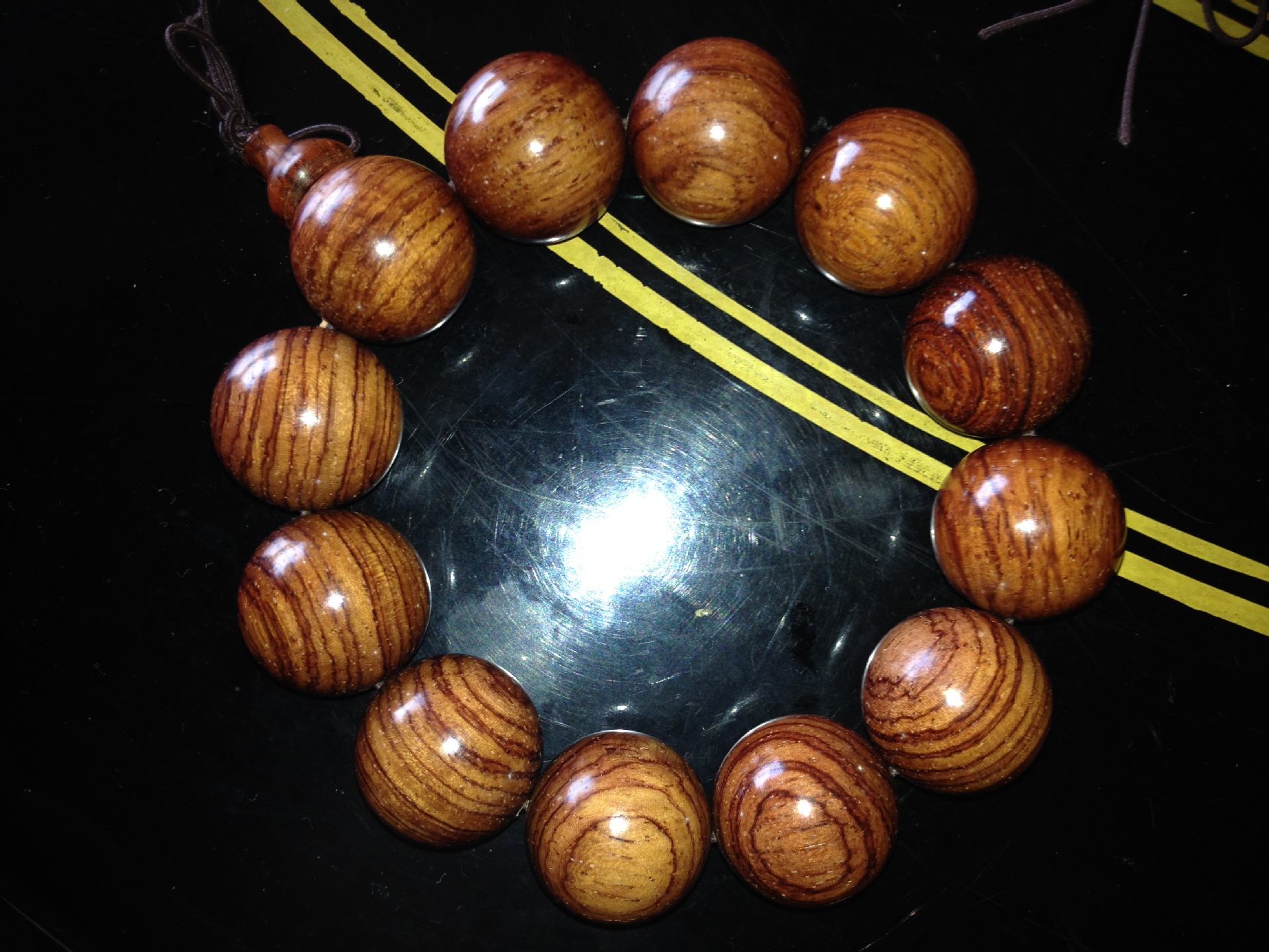 厂家直销大量供应 精品黄花梨佛珠手串 20mm油梨老料 纹理清晰