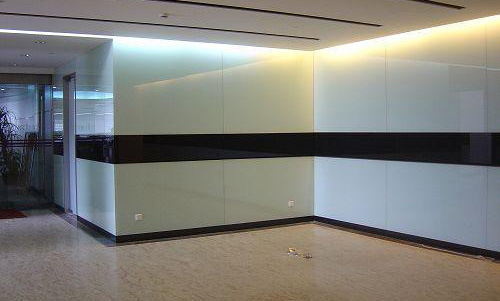 厂家供应烤漆玻璃丝印玻璃,3-12毫米红色黑色白色,喷漆背漆玻璃价格