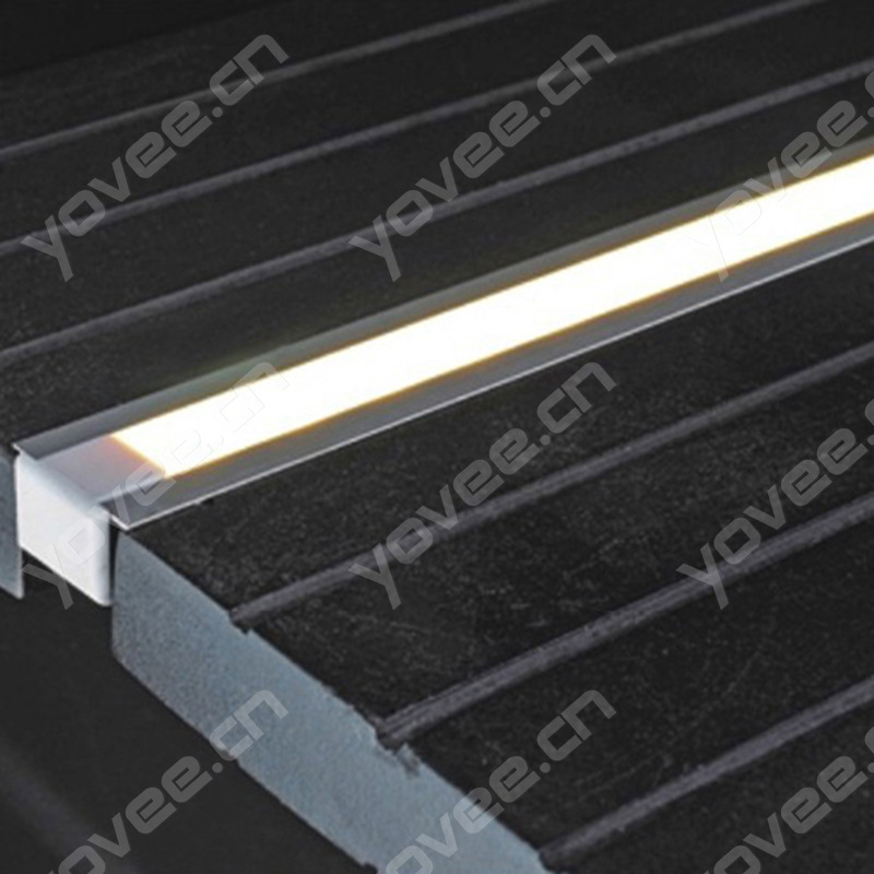 照明工业 led室内灯具 软灯条 主体材料采用6063航空铝型材和环保pc罩