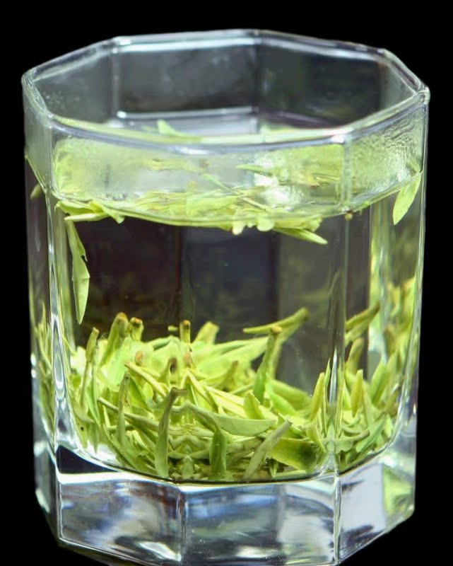 晃动茶叶（茶叶摇摆
有白沫）《摇晃茶叶为什么会有泡沫》