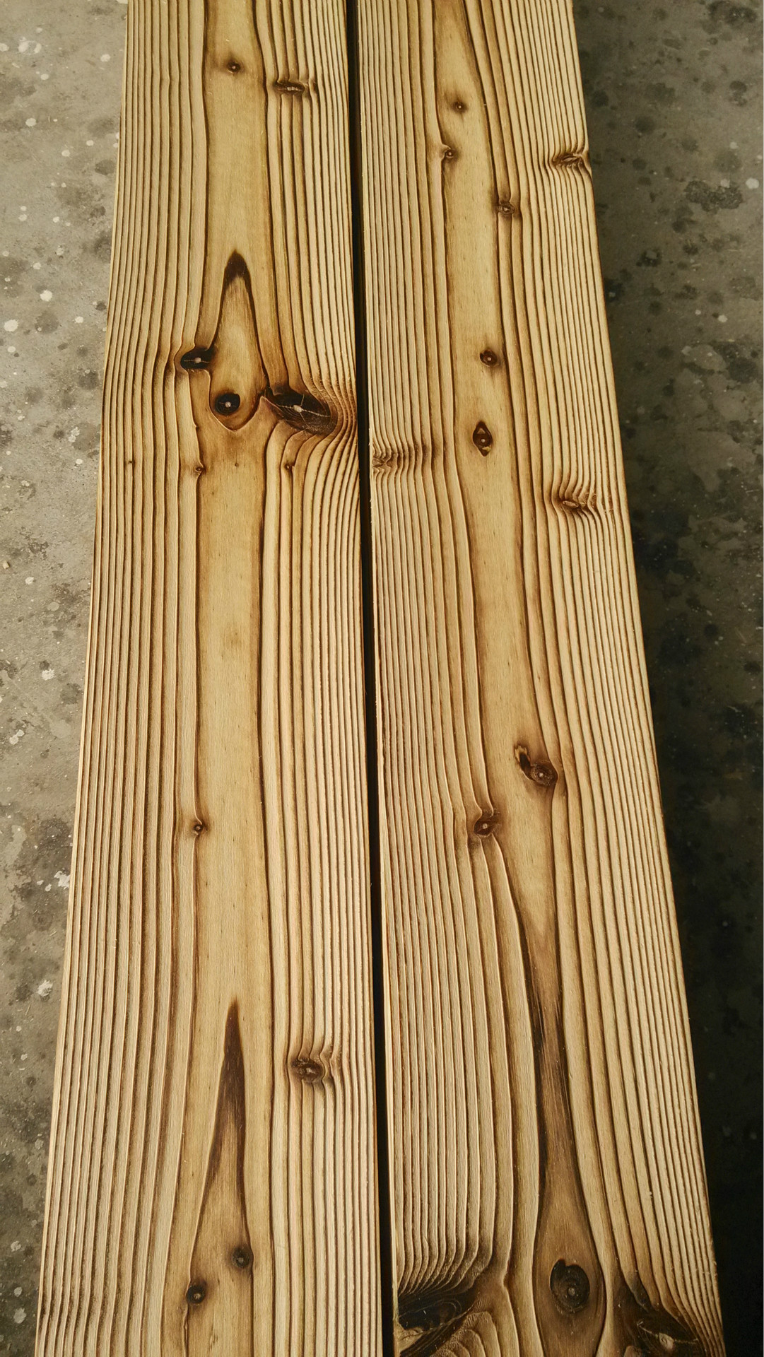 厂家供应芬兰松木浅色火烧炭烧碳化浮雕木板优质货源