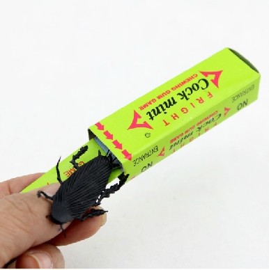 蟑螂吓一跳口香糖 创意整蛊玩具批发 新奇特搞怪玩具整人玩具