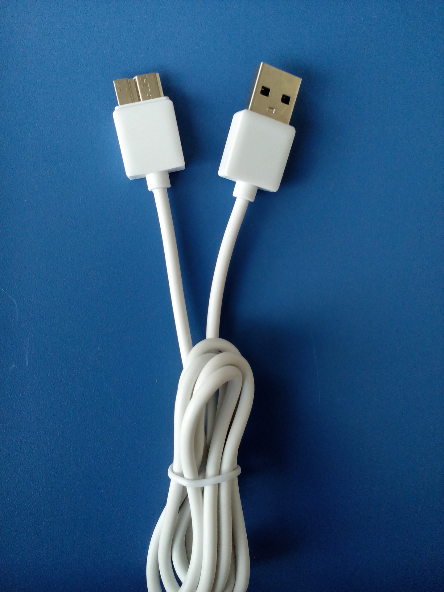 一拖三移动电源充电线注塑成型亮面线