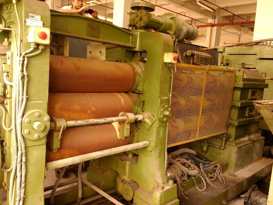 >> 二手进口台湾四辊12寸硅胶塑胶压延机