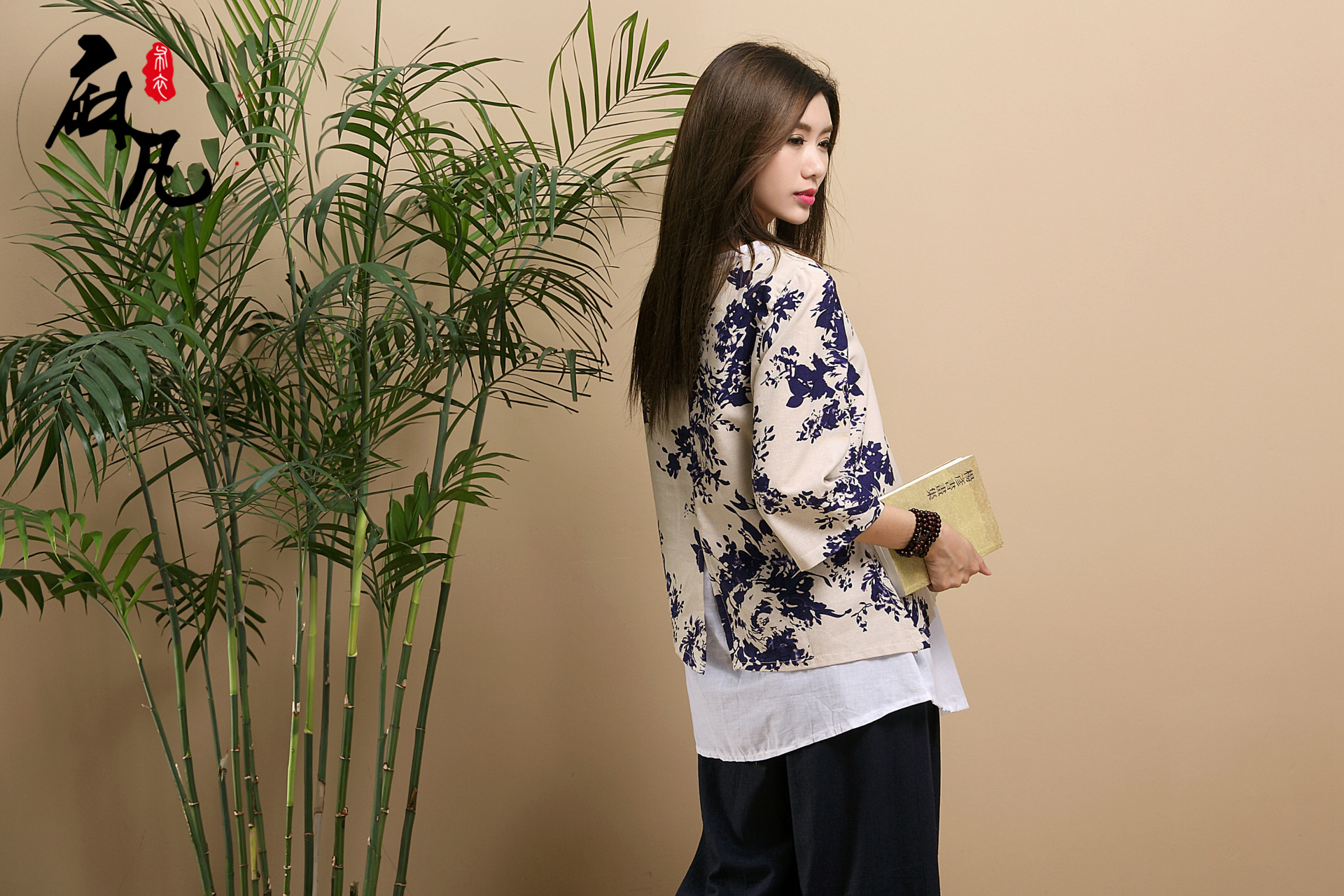 首页 女装 女式t恤 麻凡布衣 新款甜美女圆领七分袖印花双层上衣 里层