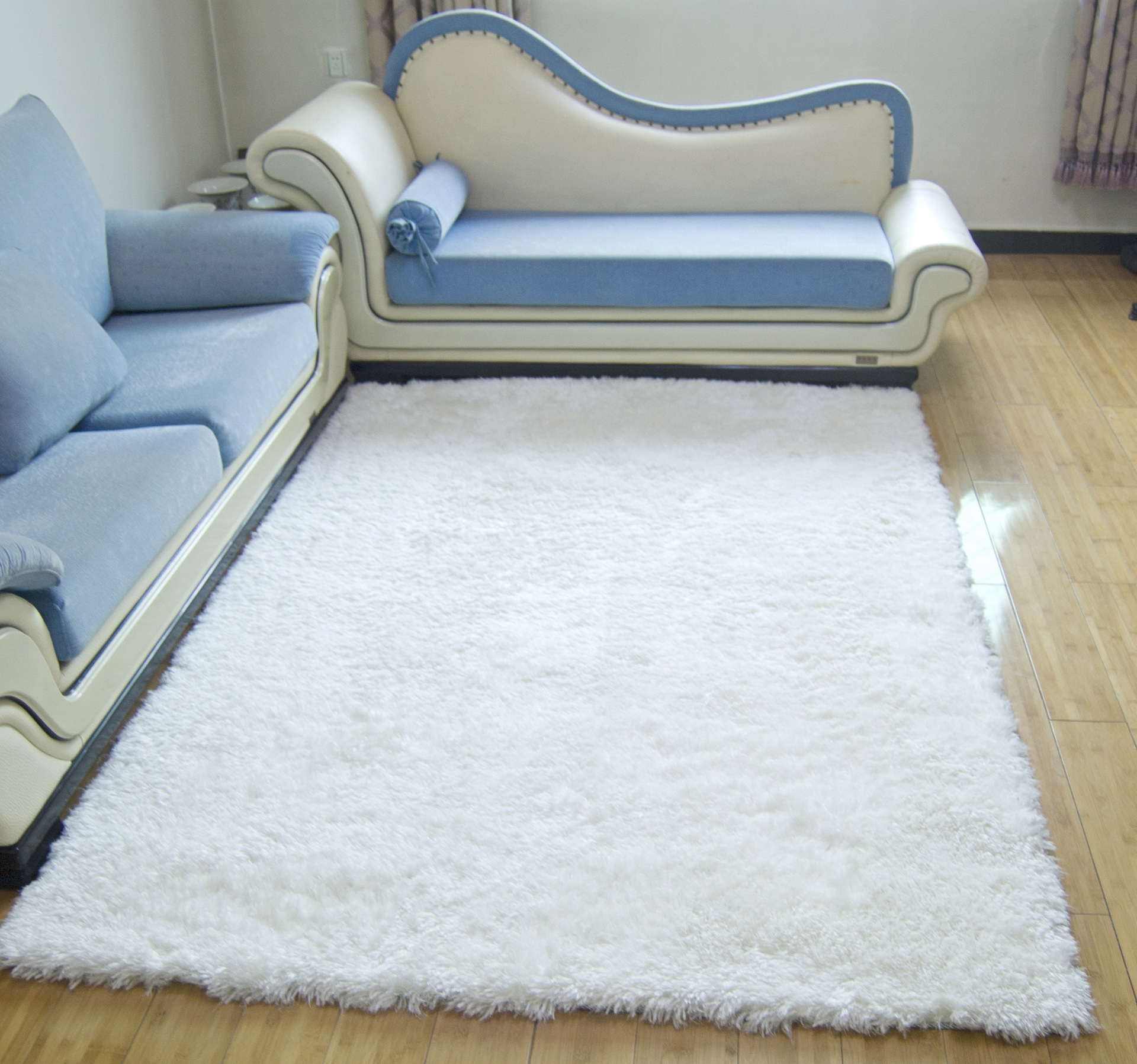 亚美厂家直销批发 出口客厅卧室地垫棉底白色毛绒地毯 可定制