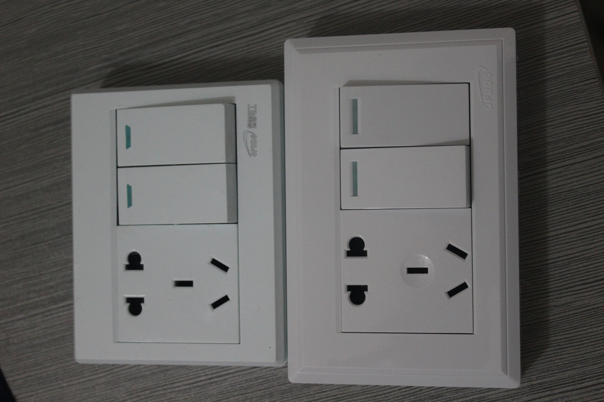 欧普电工 二三级插座带二开双控开关 明装86型 二开五孔双控