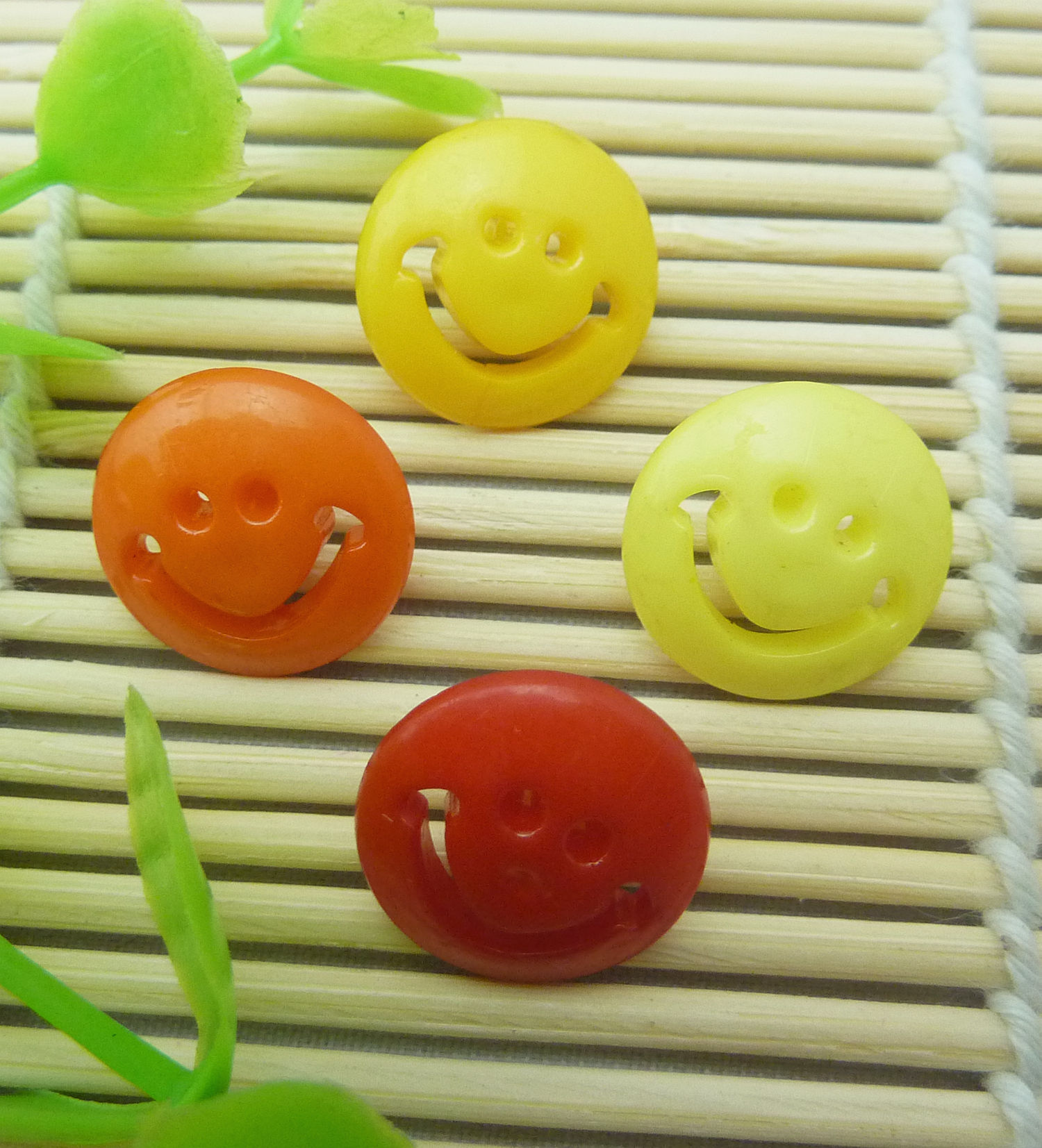 金福达零售批发多色卡通儿童树脂纽扣,娃娃笑脸纽扣,c-23