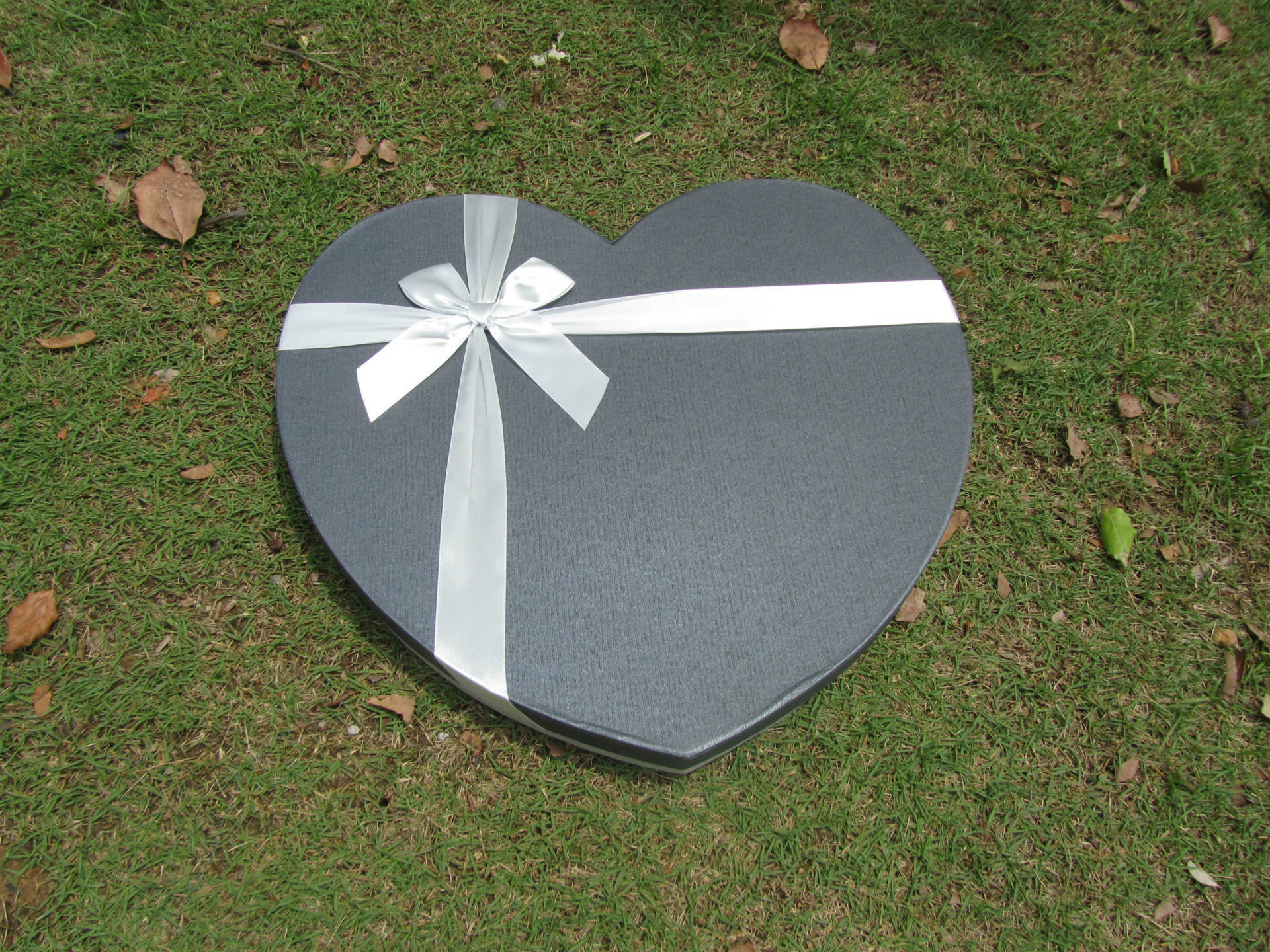 【新款超大爱心巧克力盒 高档99粒费列罗包装盒 精美缎带礼品盒】浙江