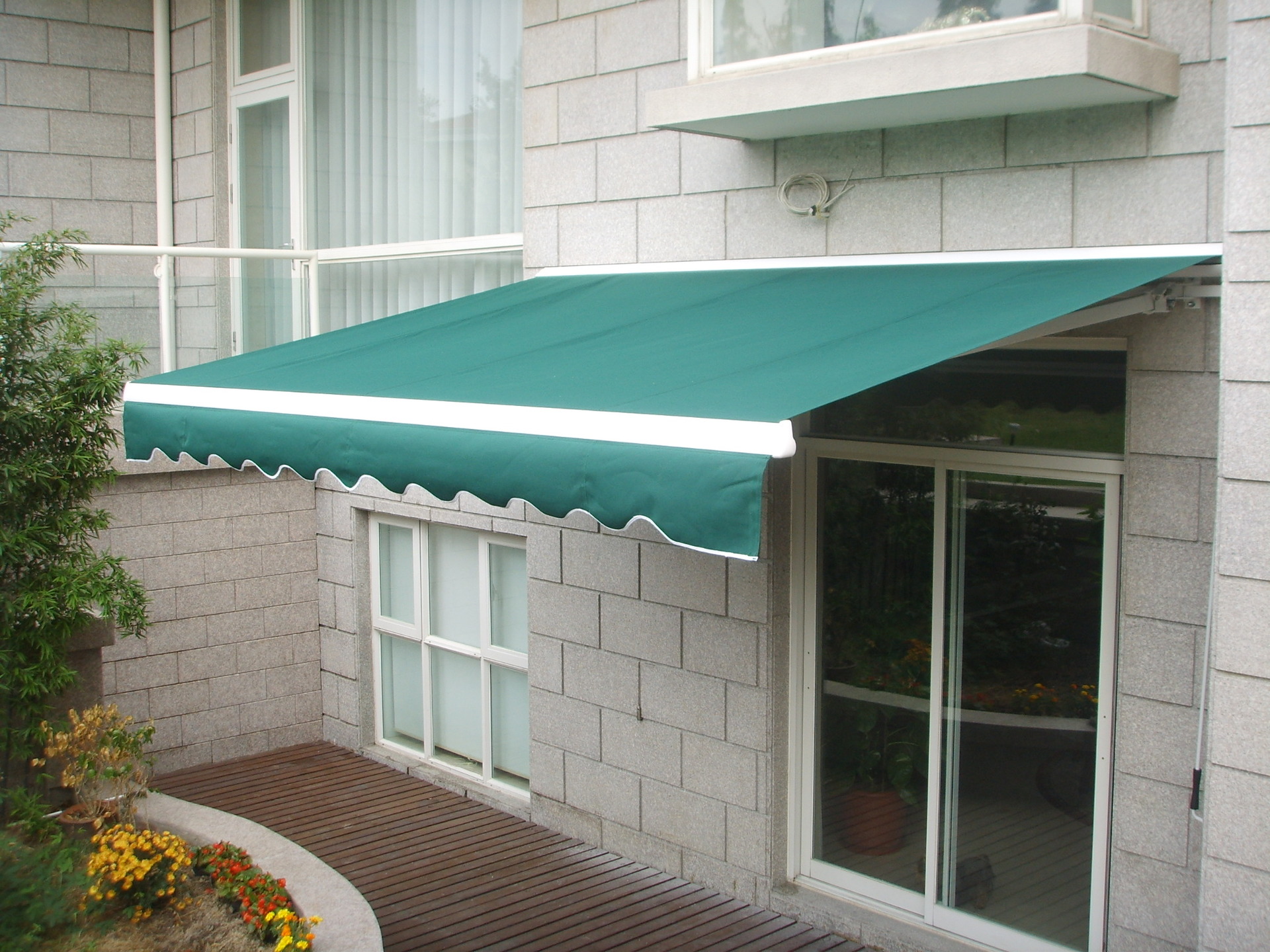 供应 遮阳蓬 雨篷 停车棚 各种伸缩蓬 质优价廉 品质保障