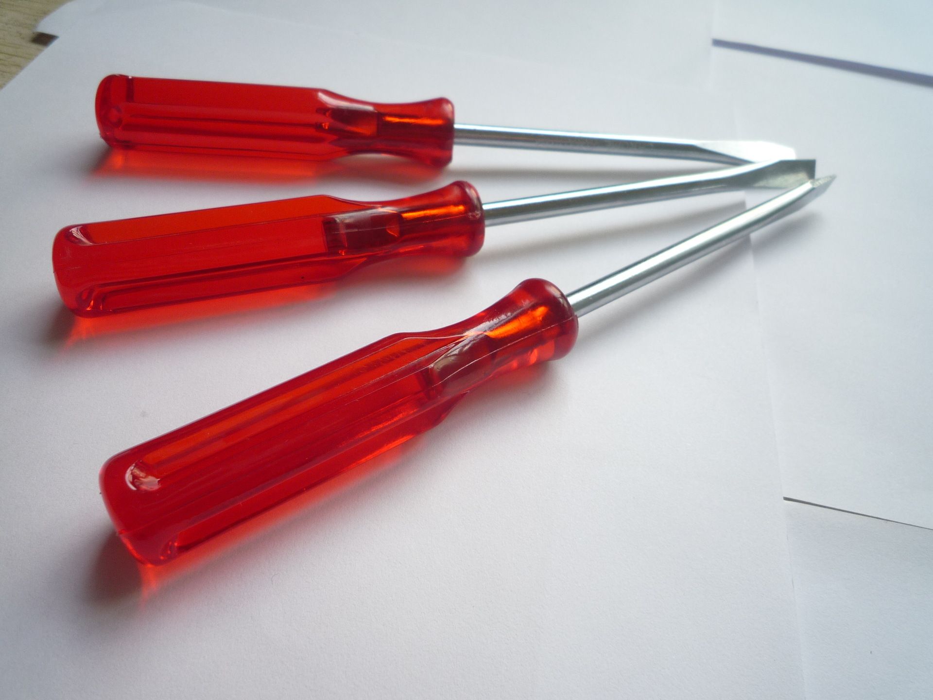 供应五金工具 一字穿心螺丝刀 起子 红色透明柄 一字螺丝批 改锥-中国