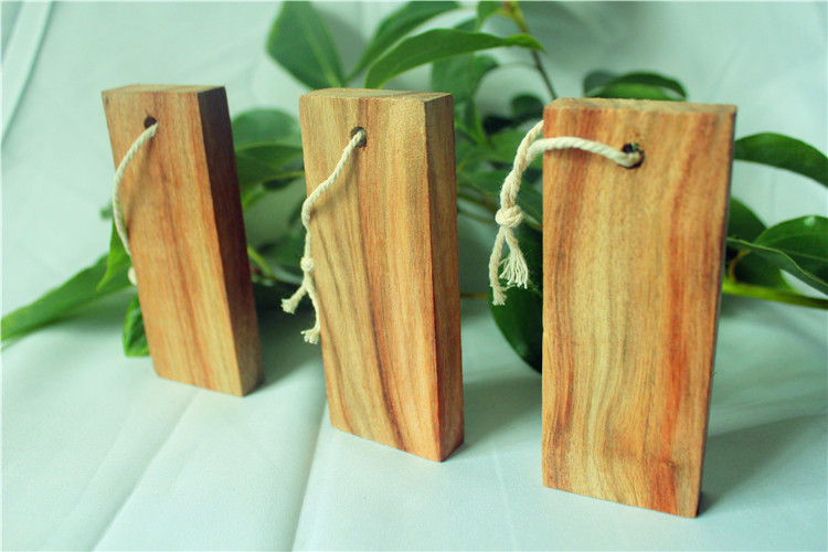 &nbsp;&nbsp;&nbsp; 我们的香樟都是百分百天然原木打磨,不泡药水表面