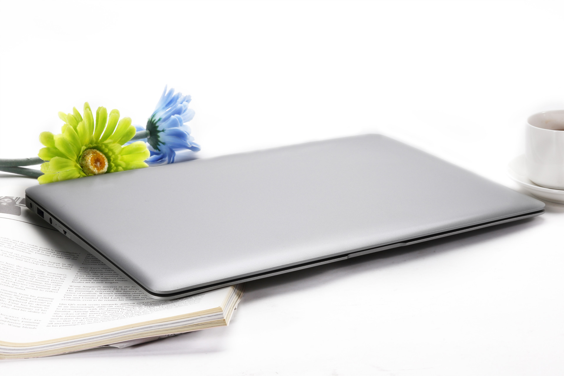 超低价,超薄14.1寸笔记本 裸机需自配内存硬盘上网本 无内硬单机