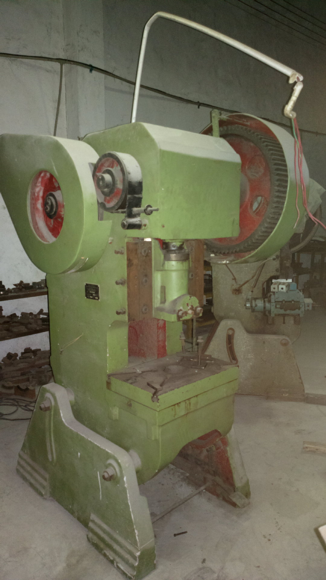 闲置二手扬州二锻40t普通冲床