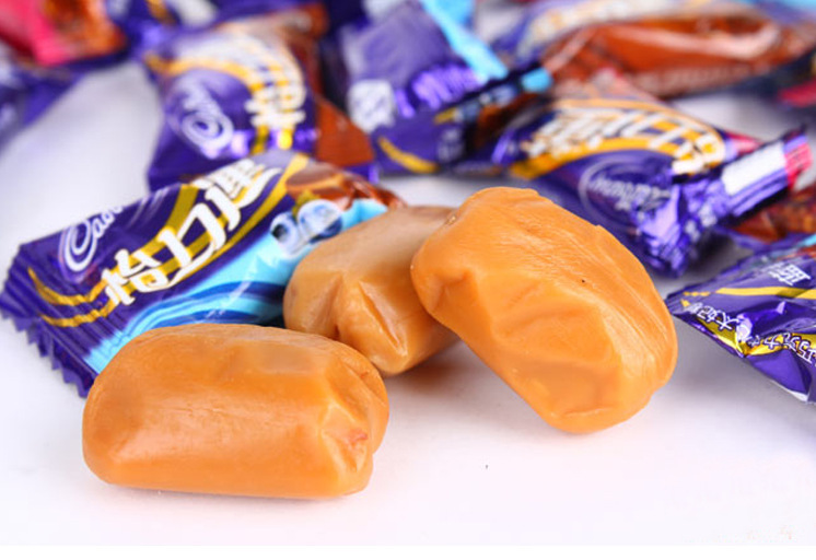 怡口莲巧克力夹心太妃糖一箱6斤 /原味/榛仁/蓝莓/咖啡