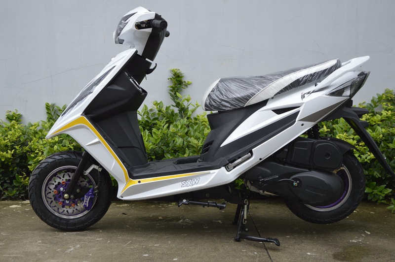 厂家125cc战速助力车摩托车踏板车可改装酷车