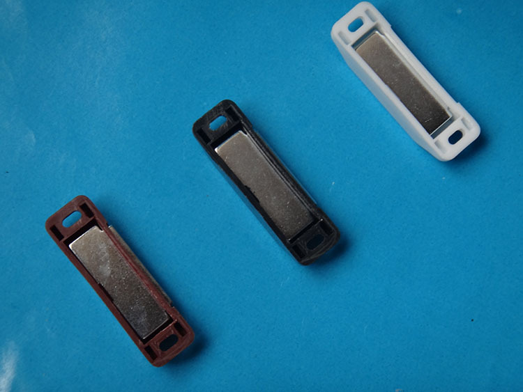 供应塑料磁性门吸 强力柜门磁吸.