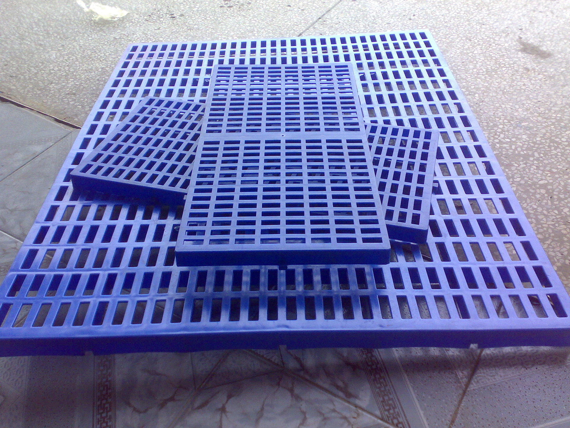 东莞仓储小垫板600*300*30mm 塑胶地台板 防潮防蛀塑胶垫板