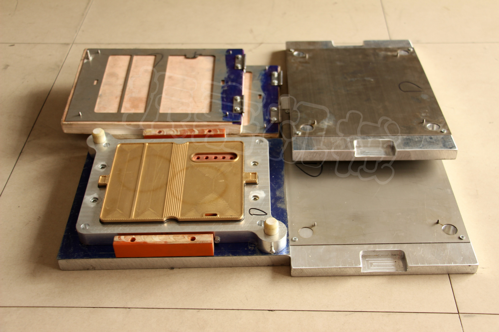 zj手机皮套电压模 手机皮套模具