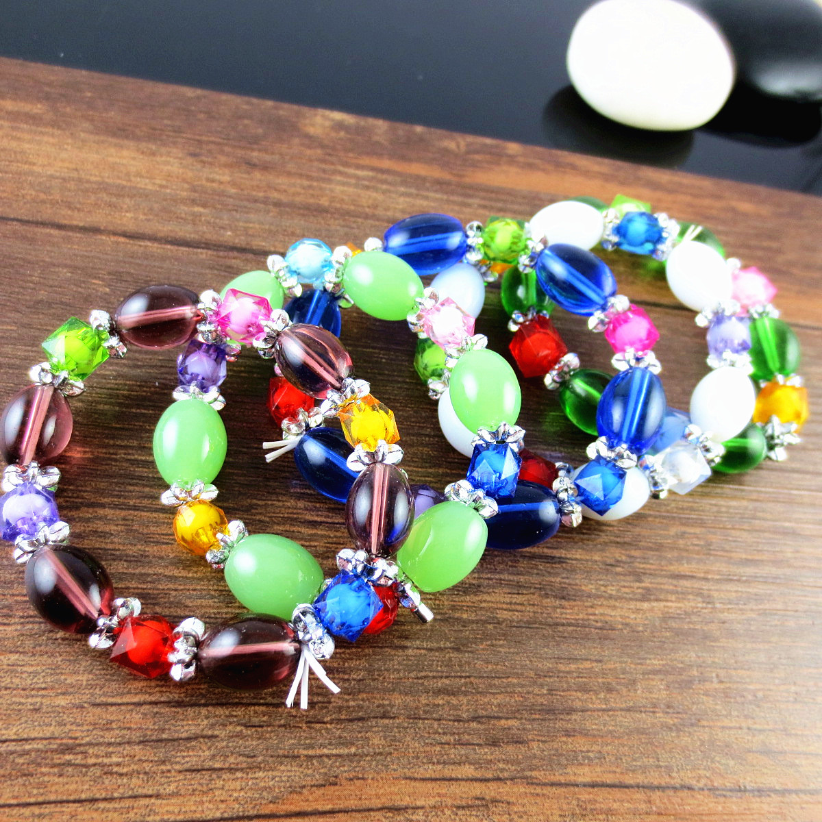 浙江金华五彩串珠仿玛瑙手链 义乌小商品饰品二元店地摊热卖民族特色