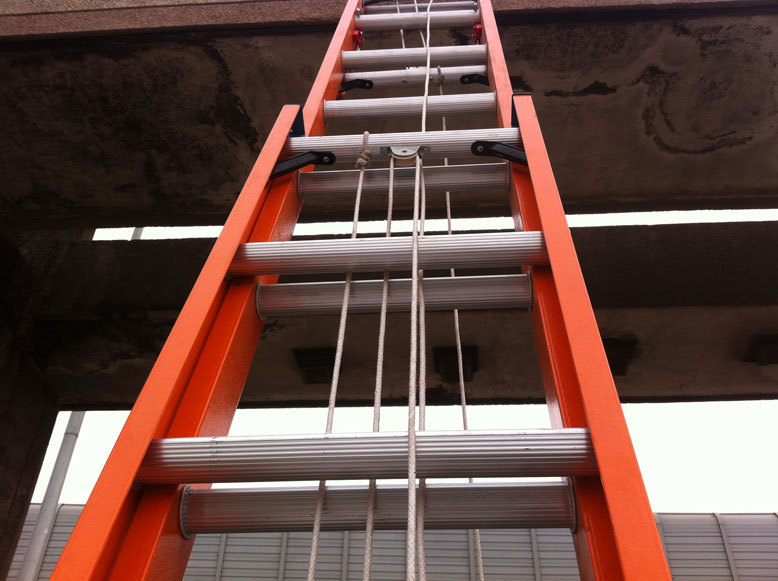 供应玻璃钢绝缘伸缩消防梯 优质玻璃钢消防梯厂家