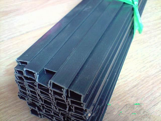 深圳现货批发外墙分格条 滴水线条 塑料线条1cm 2cm 塑料分格条