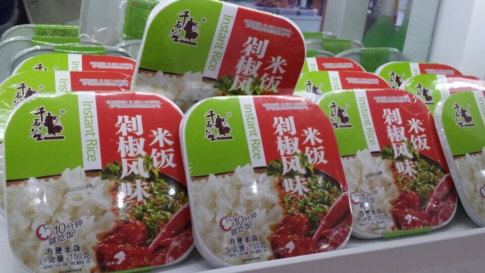 休闲食品旅游必备方便食品剁椒风味米饭开水泡饭速食米饭