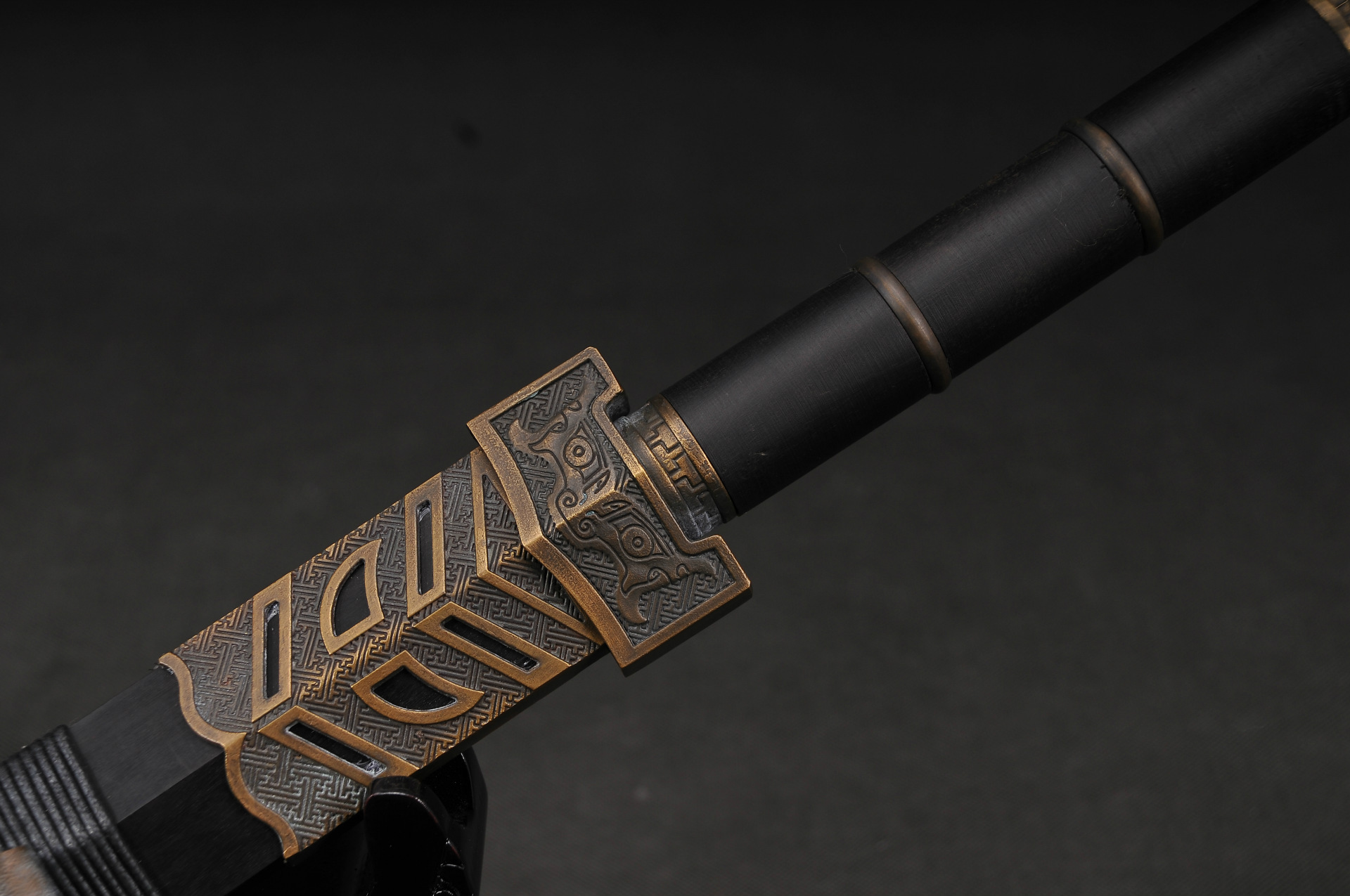 精品如意剑八面汉剑发红花纹钢长剑镇宅龙泉宝剑兵器刀剑仿古铜装