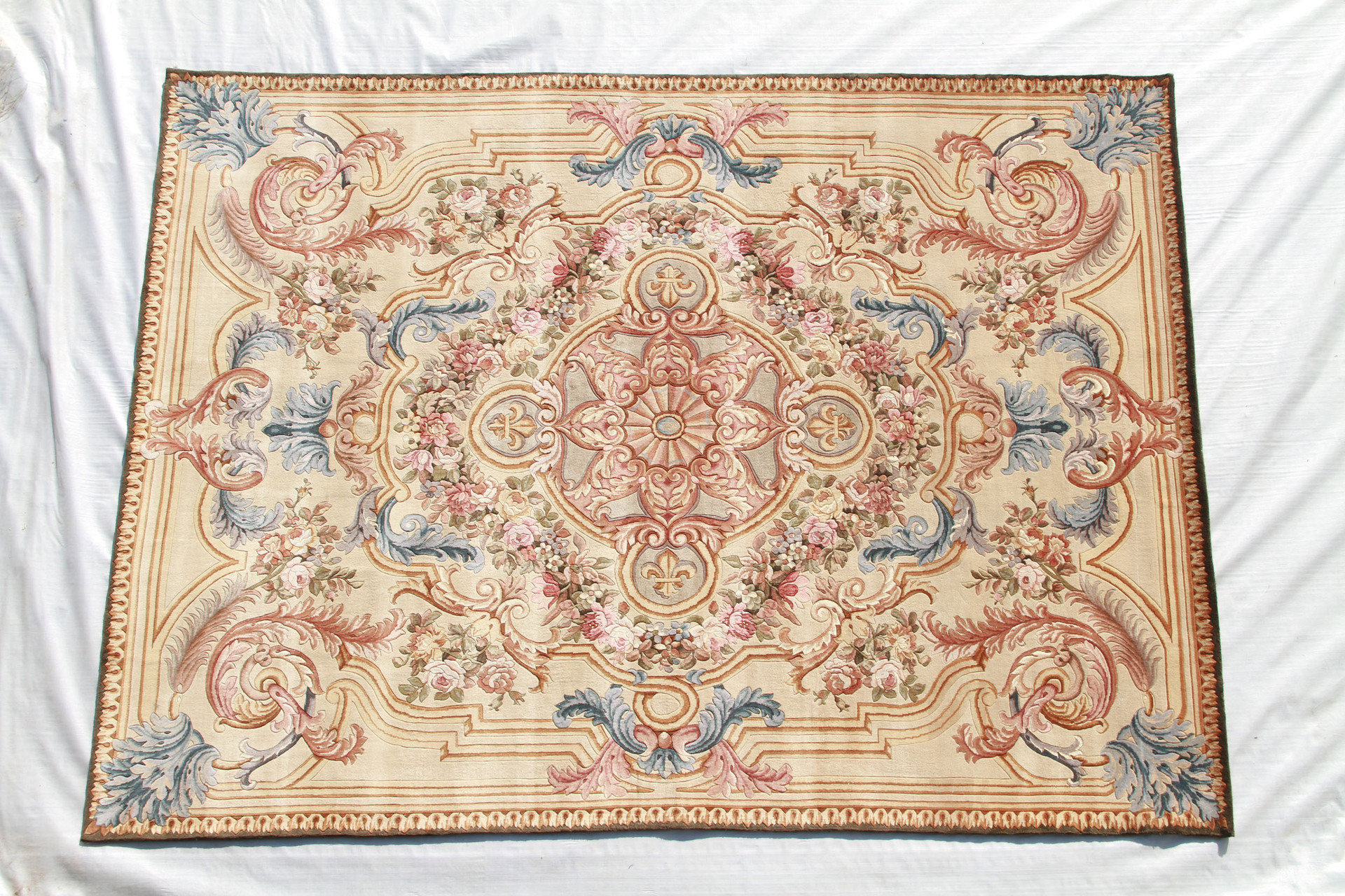 萨凡纳瑞90道手工栽绒皇宫地毯