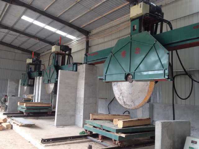 华泰石材切割机械 组合锯,桥式金刚石圆盘锯石机18766673578