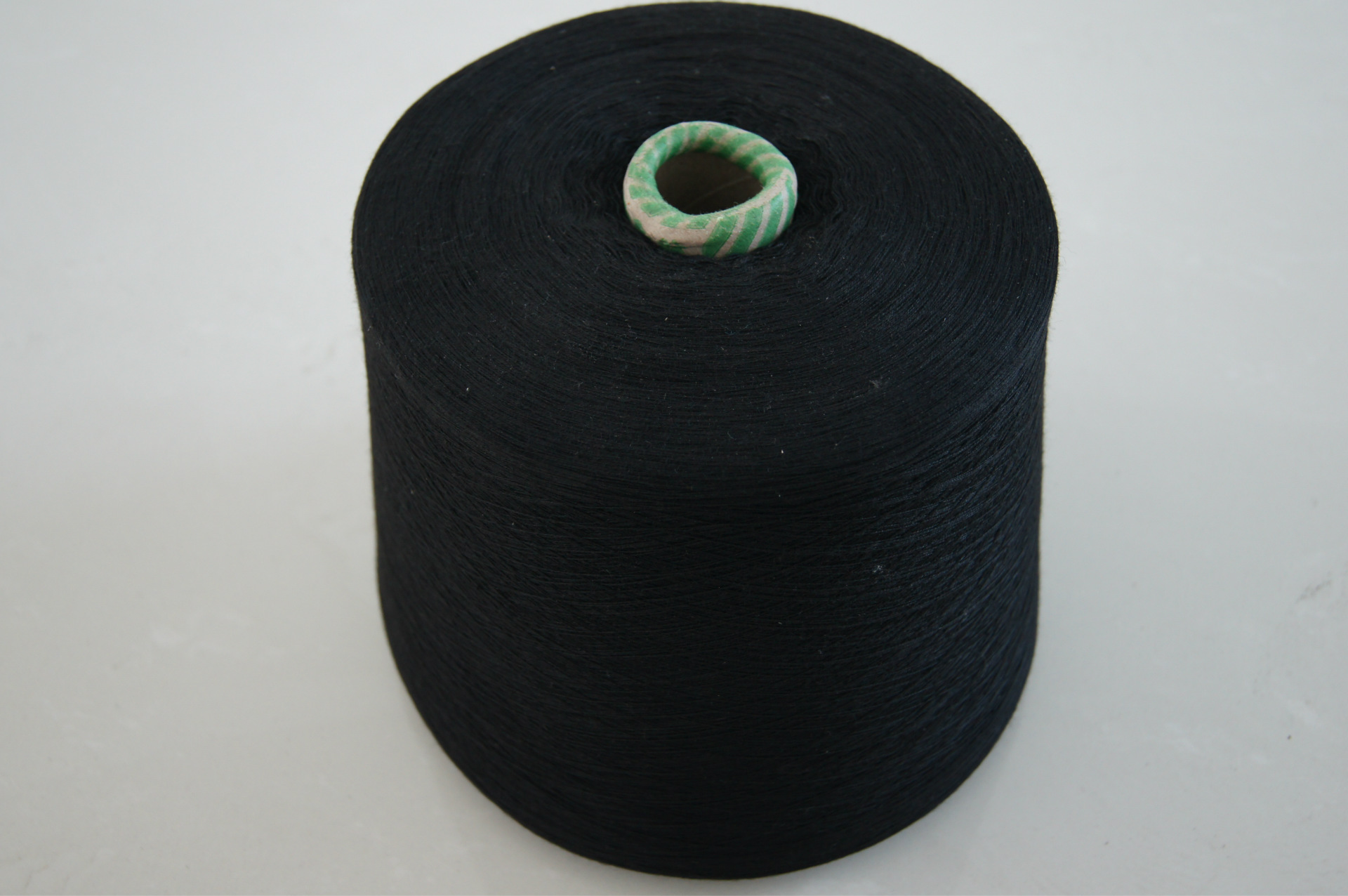 厂家直销 纱线 全涤纶 黑色 20s