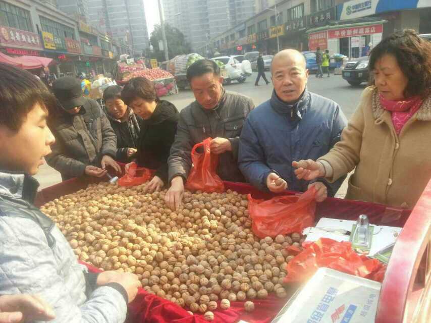 跑江湖地攤核桃 年貨秦嶺核桃 展銷會趕集熱賣農產品貨源