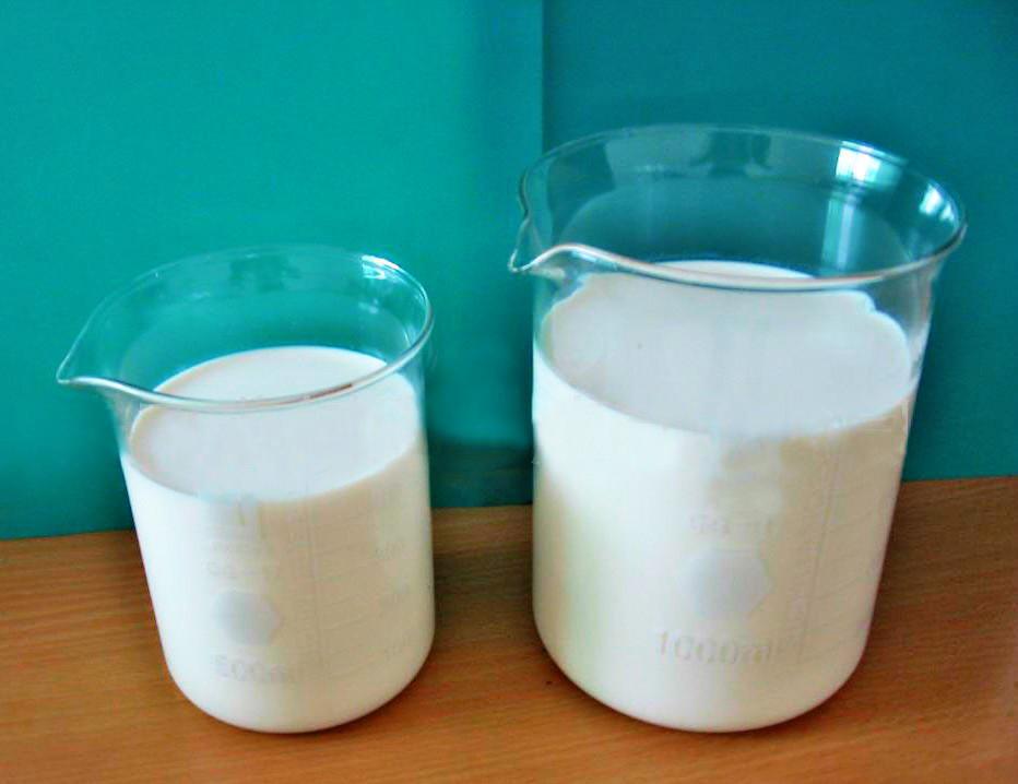 苯丙乳液丙烯酸乳液带蓝光乳白色液体