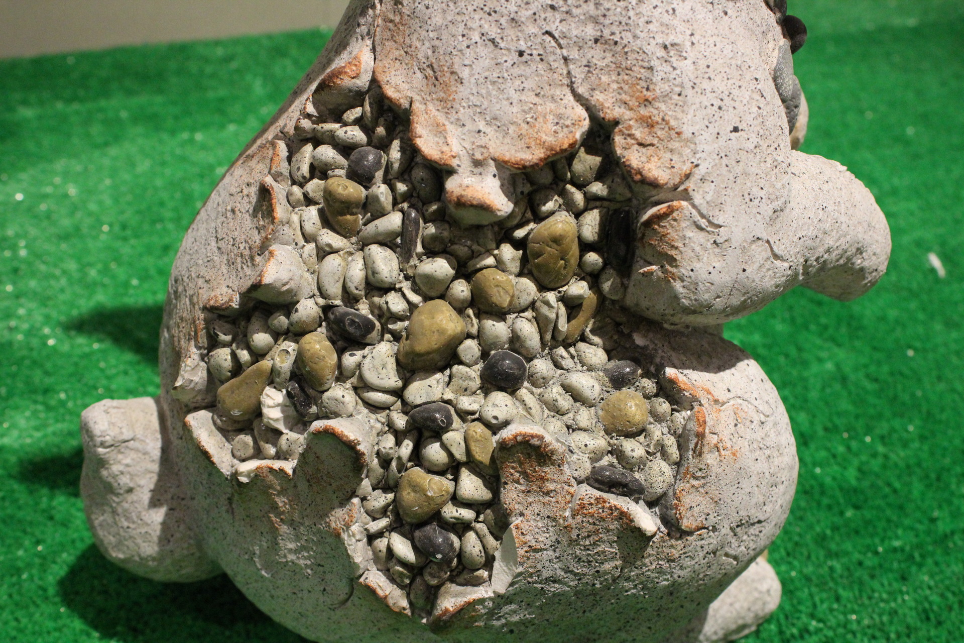 新款鹅卵石兔子摆件 仿石动物 创意工艺品 别墅花园摆件yf-039