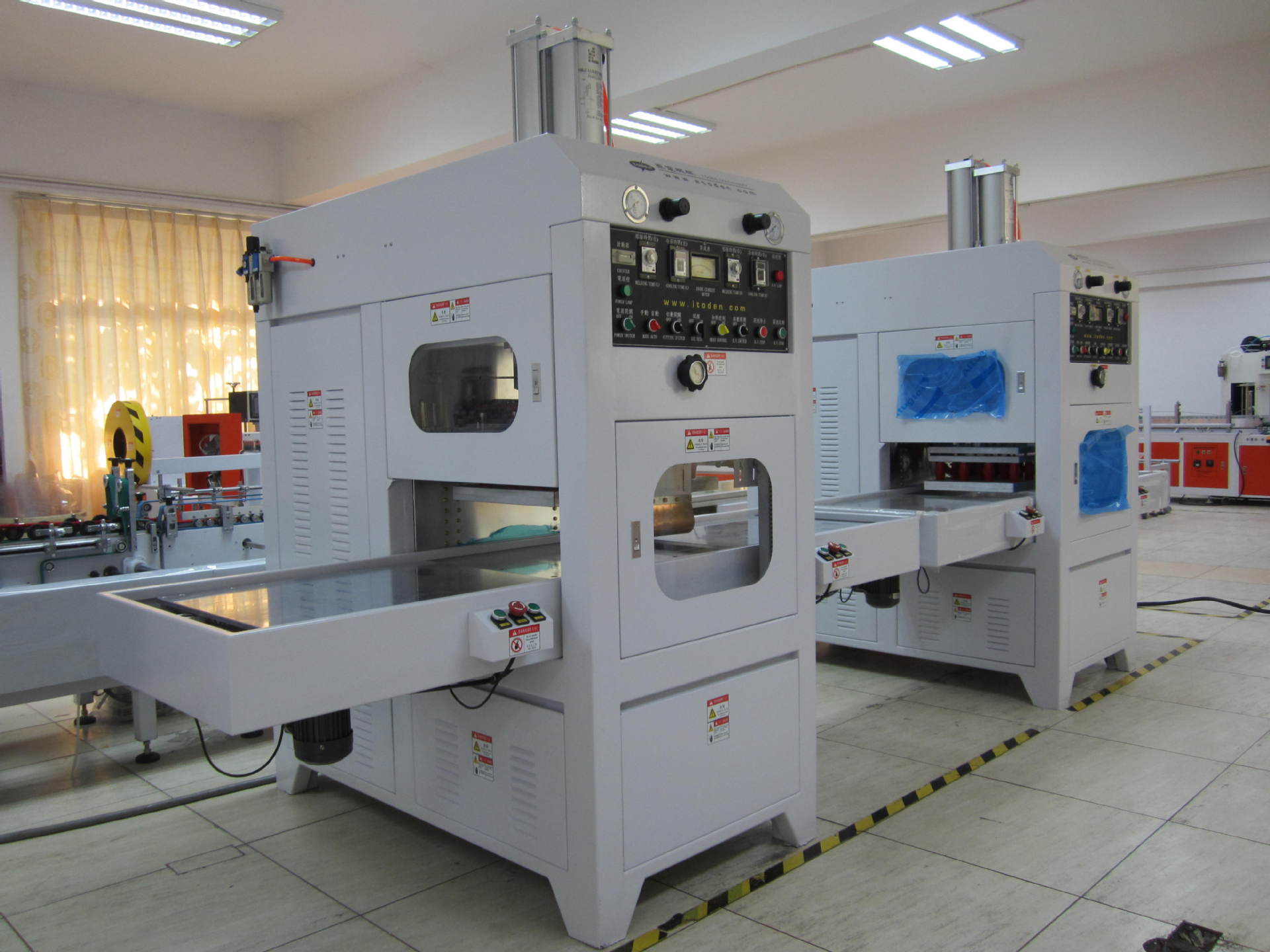 东电滑台式高周波同步熔断机 熔接裁断一次性完成高周波熔断机