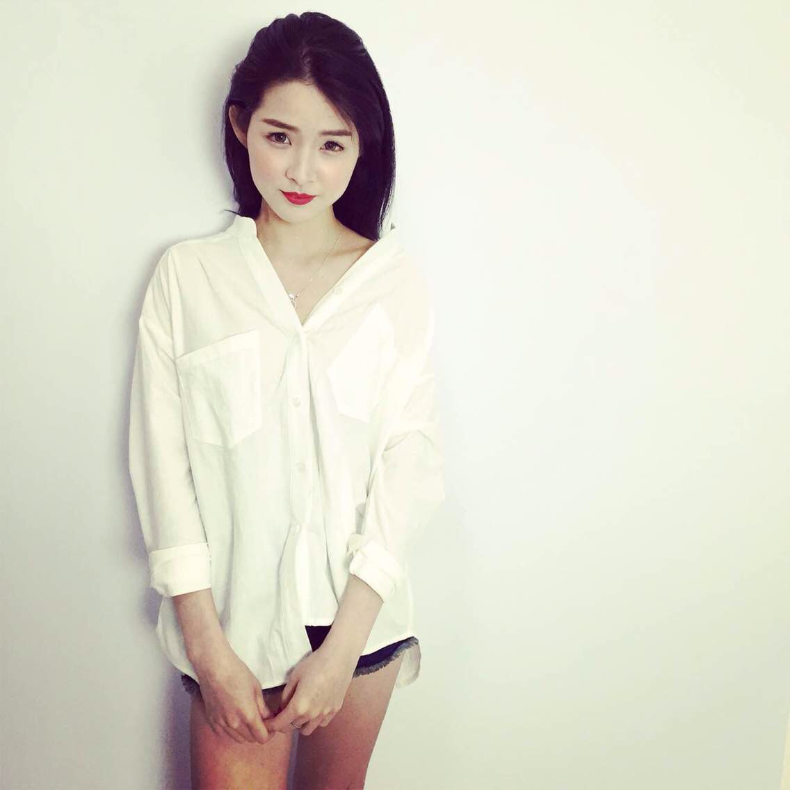 浙江杭州1001韩国东大门代购实拍曹若涵 春季百搭新款刺绣雏菊喇叭袖