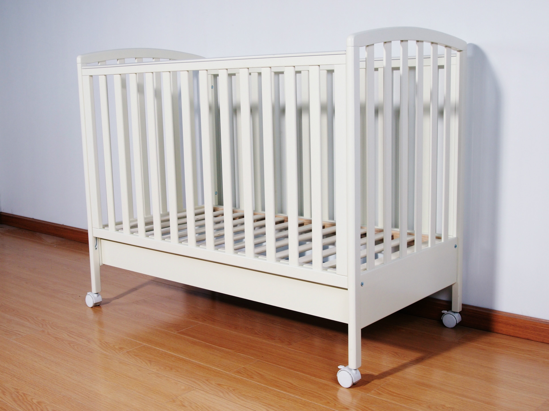 稚尚婴童 新西兰松木 高档婴儿床 童床 宝宝床 厂家直销 定做批发