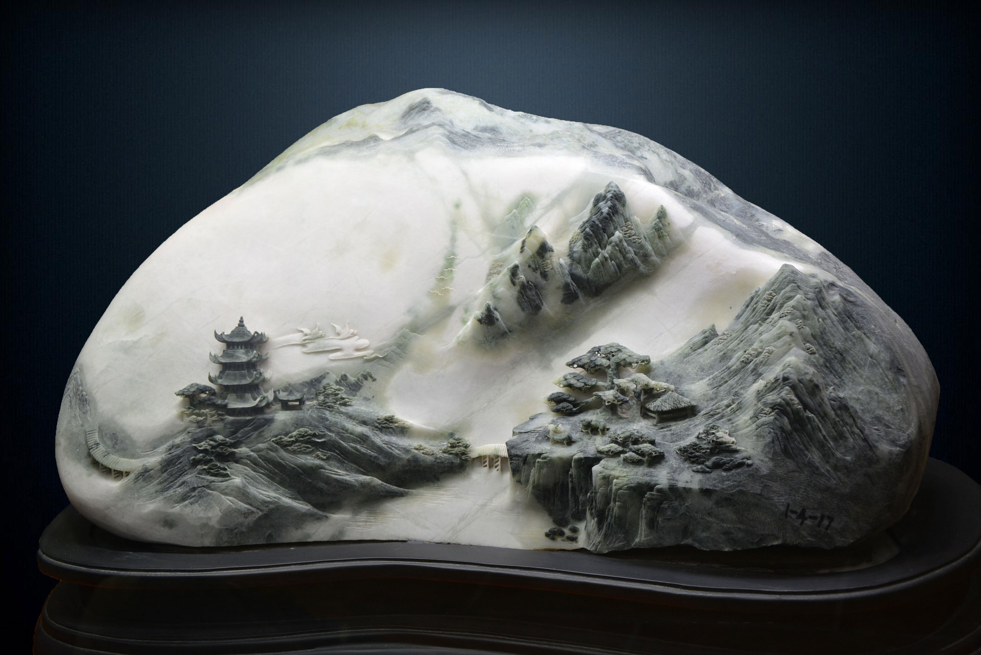 天慧琳天然独山玉精雕意境山水作品