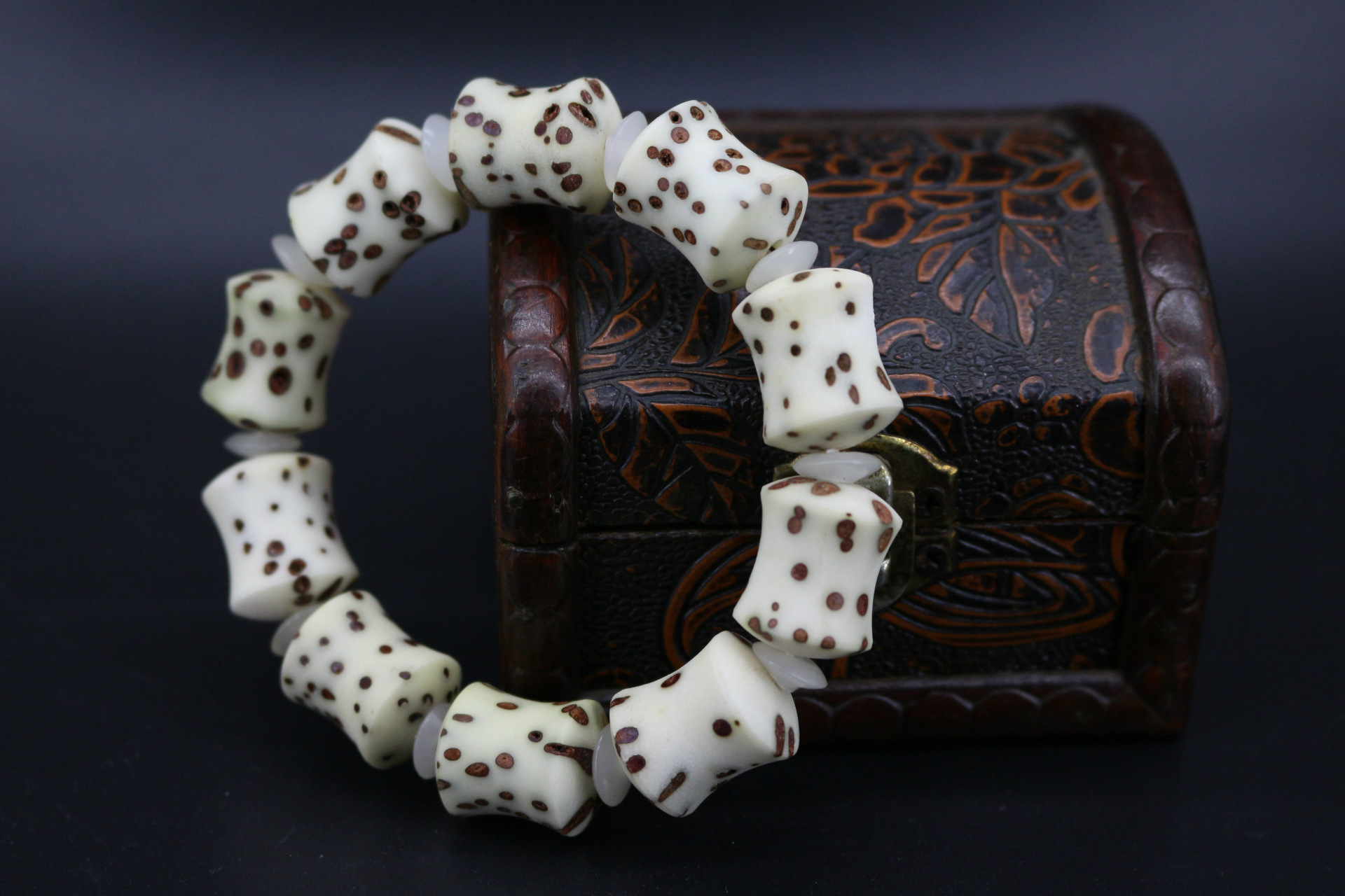 天然千眼菩提子竹节菩提子手链 千眼菩提子手串千眼菩提子批发