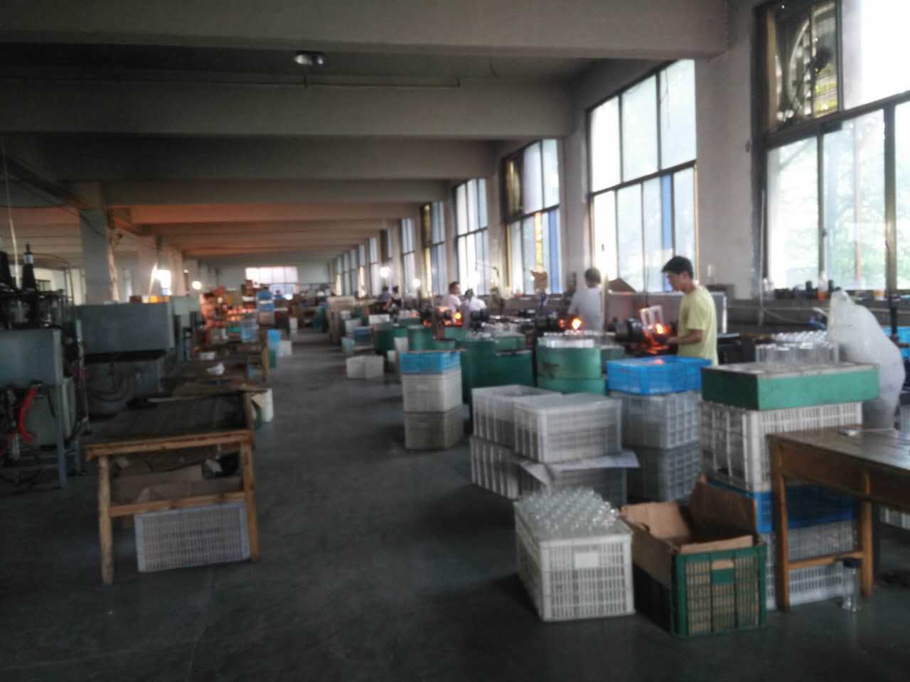 专业玻璃杯生产厂家 携手家族企业 一起共创辉煌