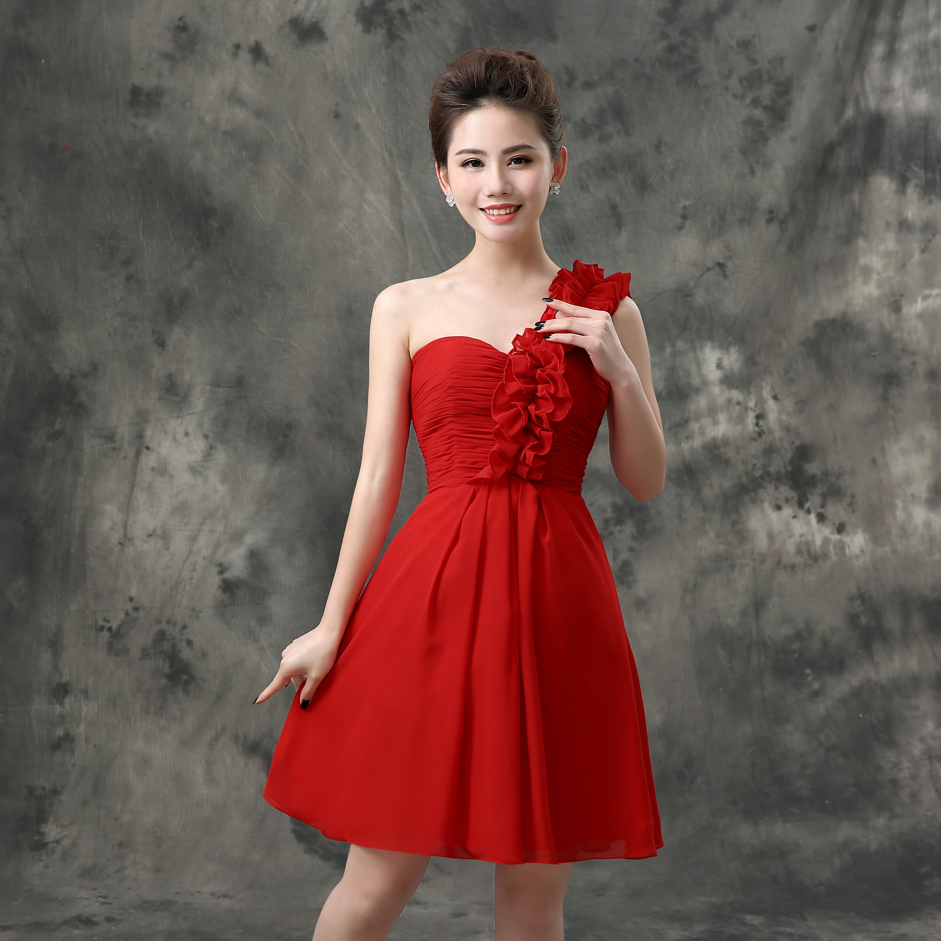 2015新款新娘红色伴娘服 韩版婚纱礼服定做 束腰单肩短款定制批发