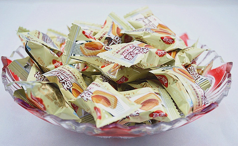 金冠杏仁奶酥糖 可咬嚼的杏仁牛奶糖 散装糖果 金冠杏仁糖 20斤