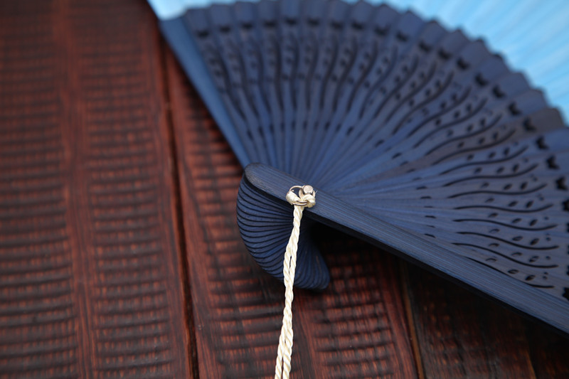 新款女士一笑绢扇高档手绘版精美仿真丝竹礼品扇 厂家一件代发