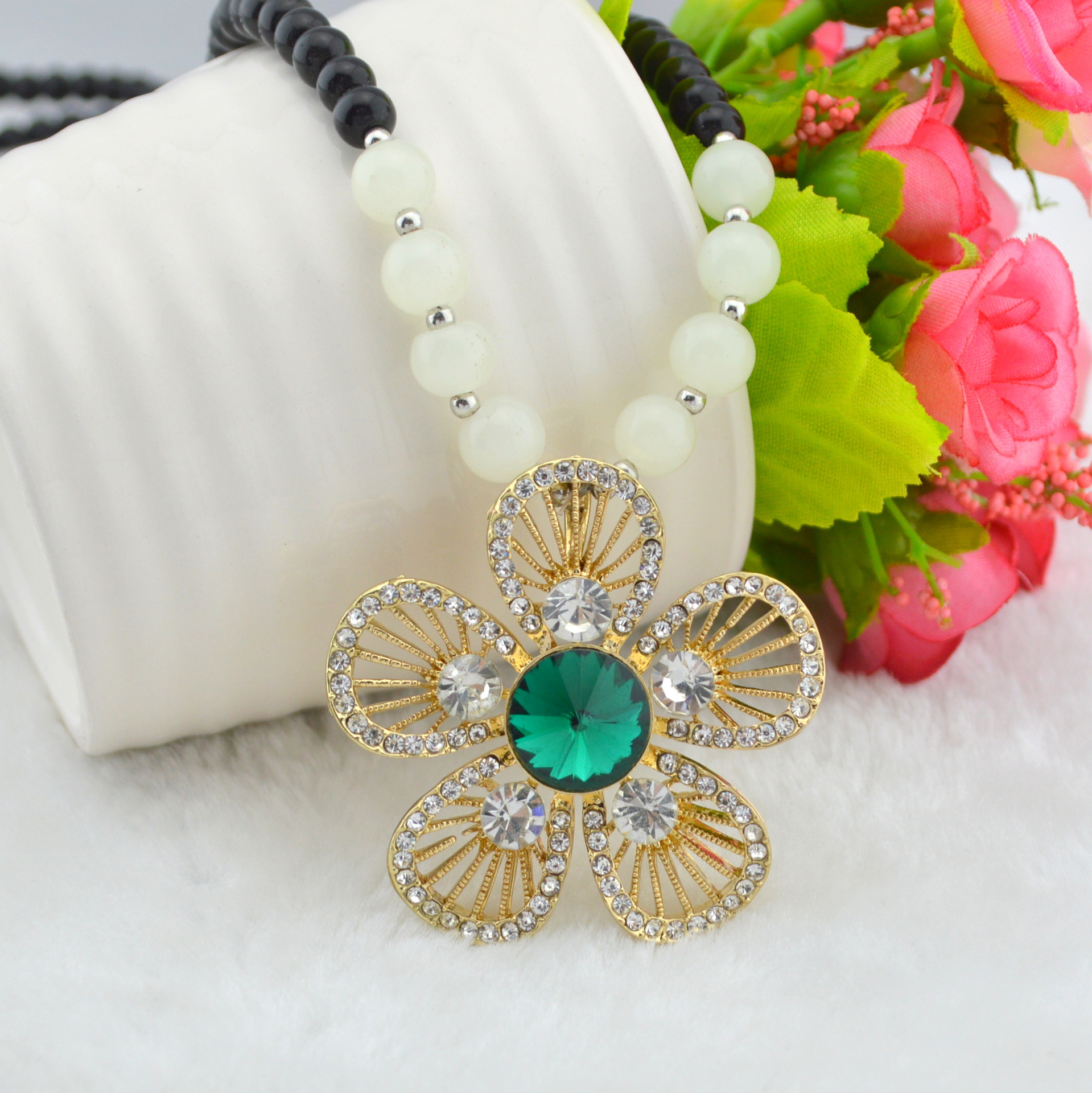 优鸿2015新款首饰 时尚五瓣花合金镶钻水晶长款项链毛衣链批发