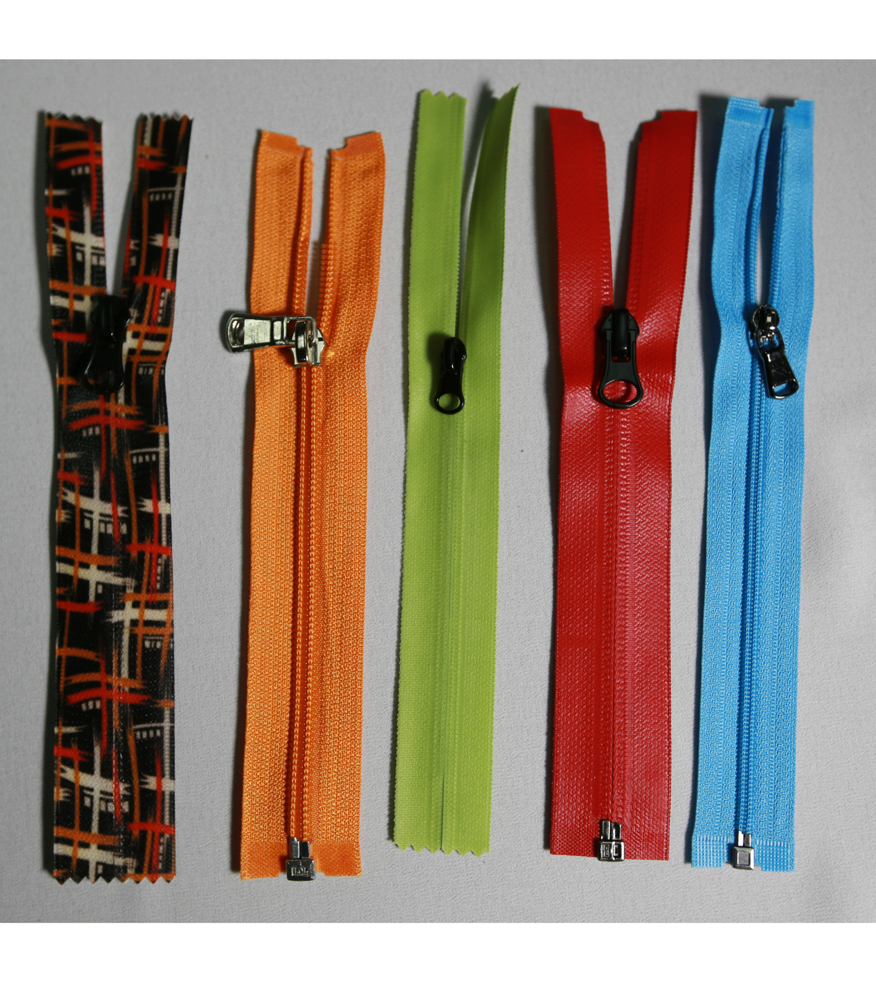 厂家现货 5#胶牙开尾拉链 玩具隐形树脂拉链 服装辅料胶牙拉链