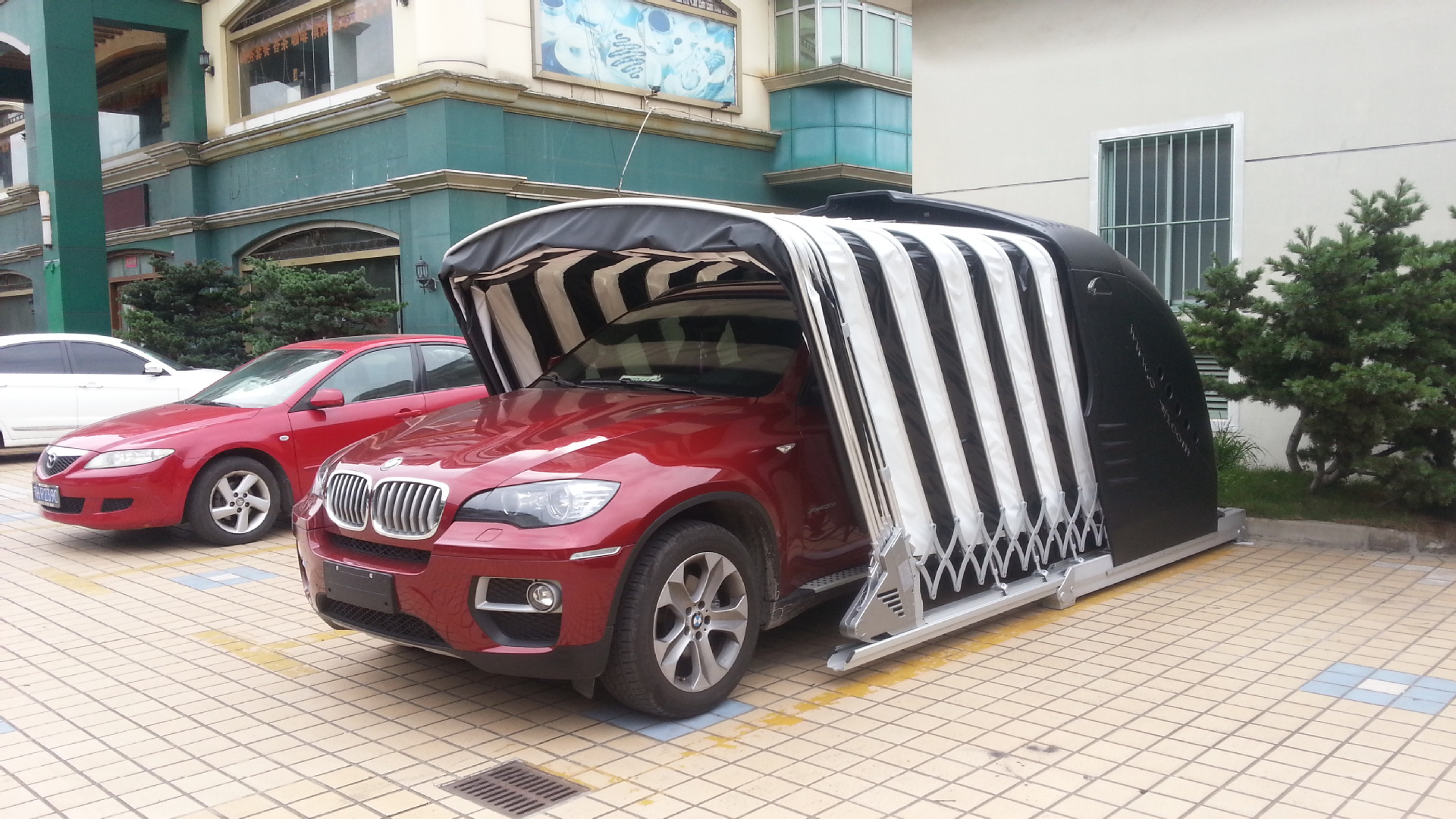 赛帝车棚品牌研发的智能太阳能电动伸缩移动车库,取得国家专利,一经