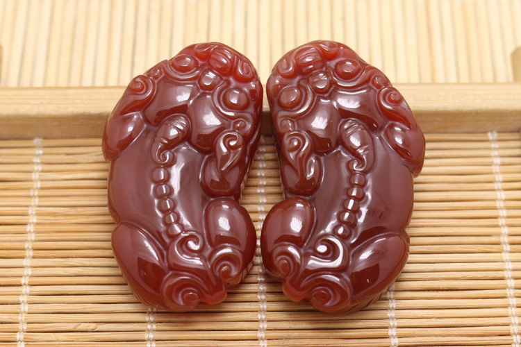 天然红玛瑙貔貅吊坠 有骨貔貅挂件吊饰 招财辟邪 diy饰品配件批发