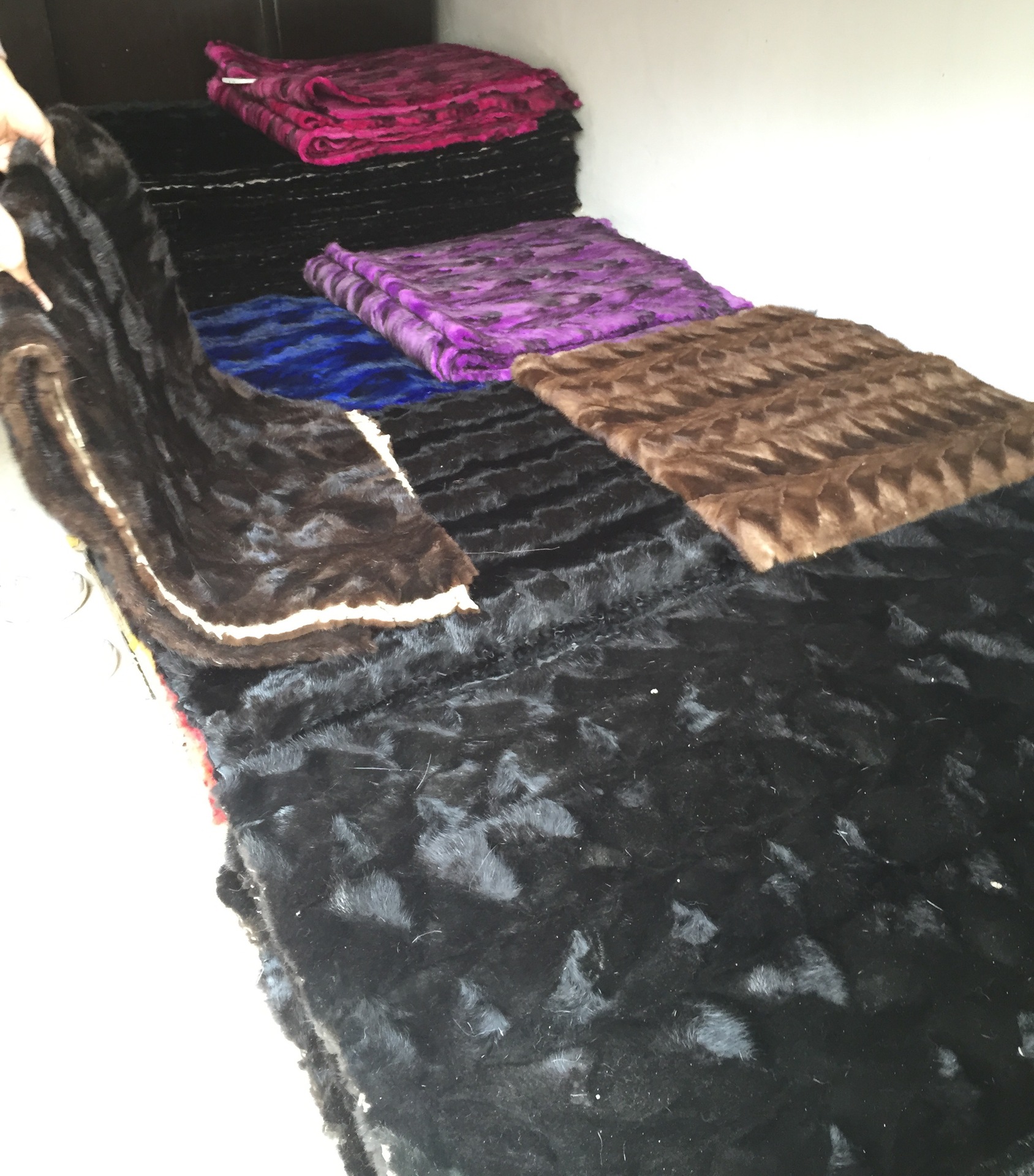 厂家直销进口水貂皮碎料褥子 服装原材料 水貂腿拼人字形水貂.